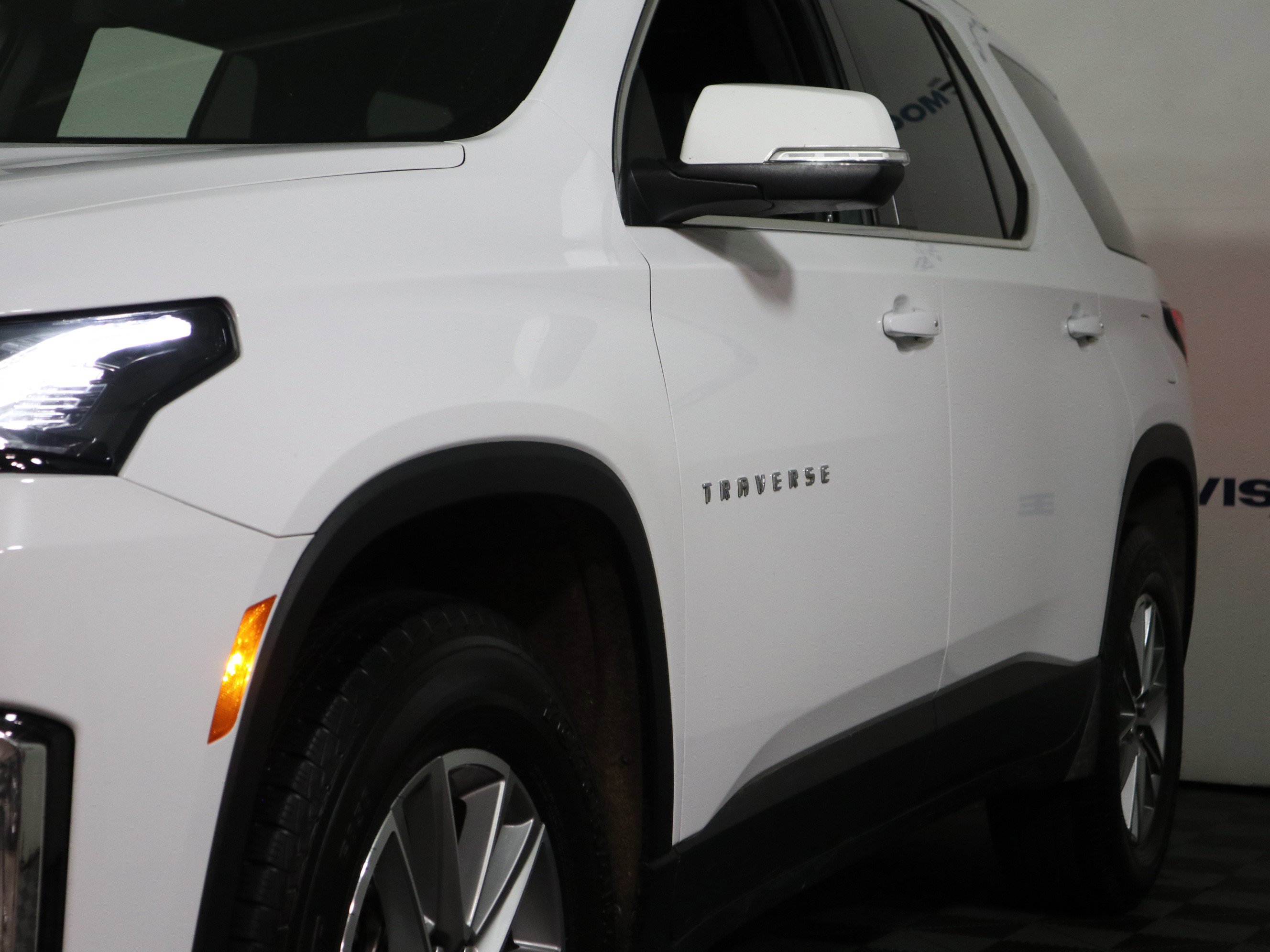 Used 2023 Chevrolet Traverse LT FWD image 11