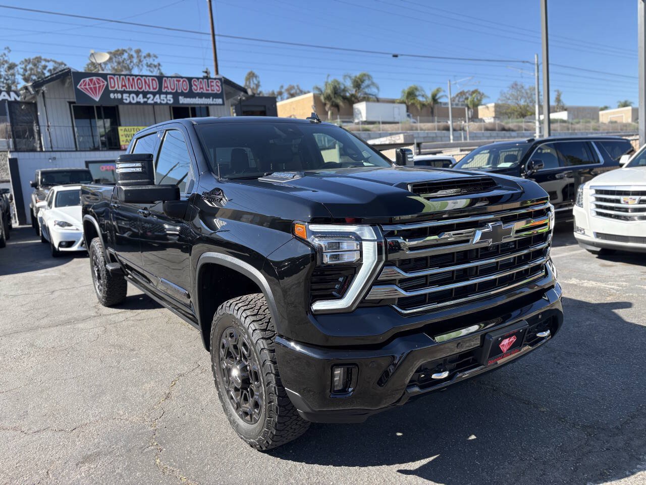Used 2024 Chevrolet Silverado 2500 High Country w/ Midnight Edition AWD/4WD image 3