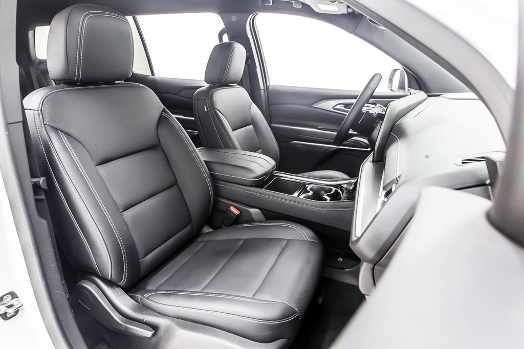 Used 2025 Chevrolet Traverse LT image 31