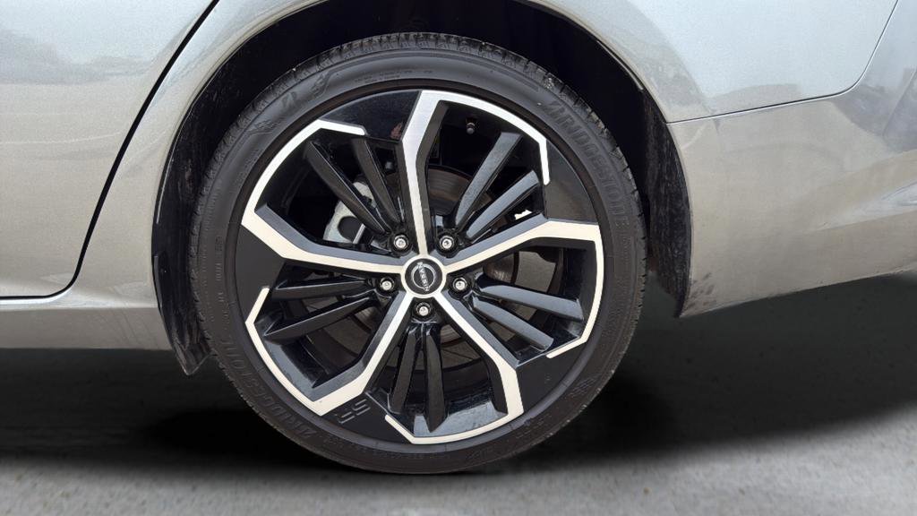 Certified 2025 Nissan Altima 2.5 SR image 15