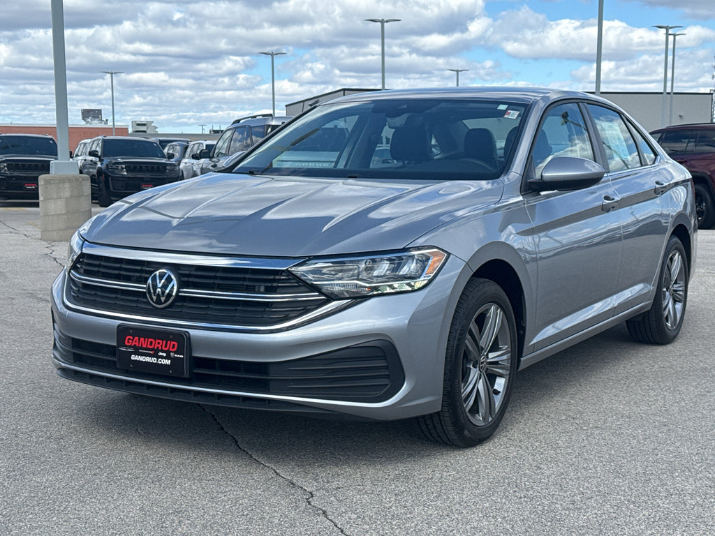 Used 2022 Volkswagen Jetta SE FWD image 2