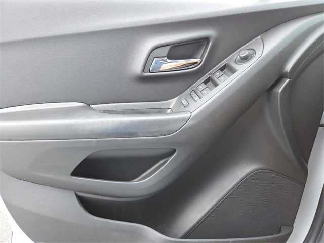 Used 2022 Chevrolet Trax LT w/ Sport Edition image 27