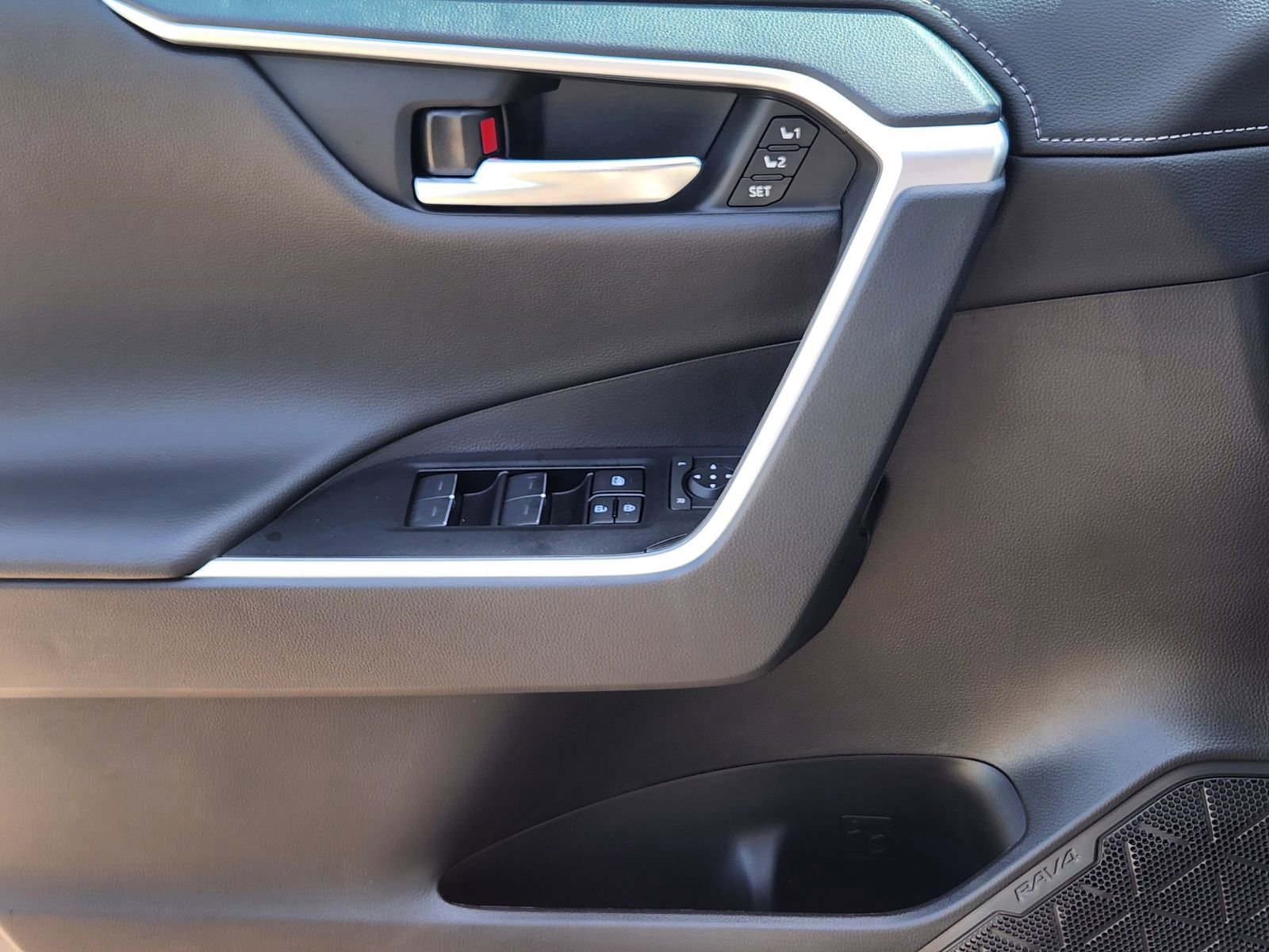 Used 2025 Toyota RAV4 Limited image 19