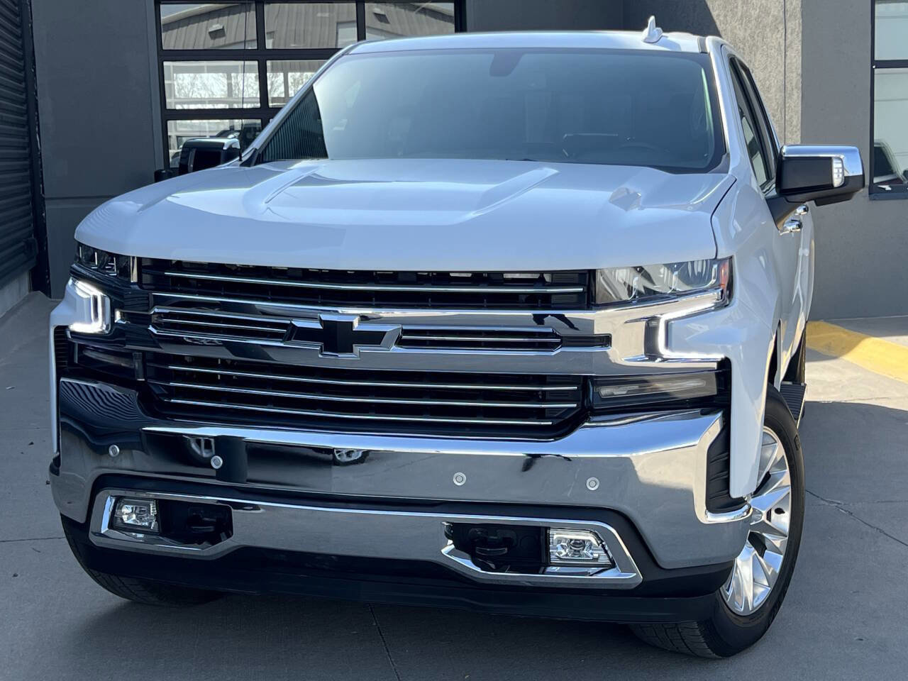 Used 2021 Chevrolet Silverado 1500 LTZ w/ LTZ Convenience Package II AWD/4WD image 3