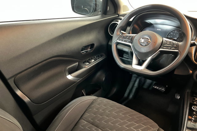 Used 2021 Nissan Kicks SV image 11