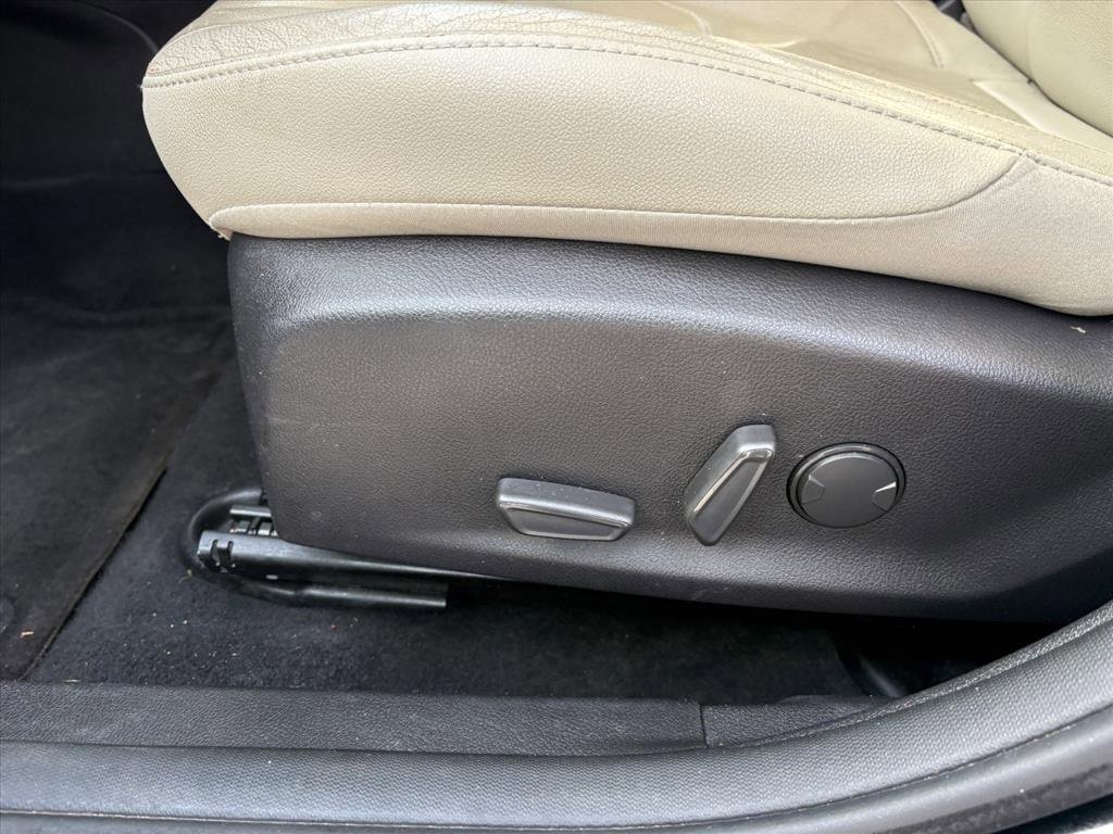 Used 2016 Ford Focus Titanium w/ Titanium Technology Package image 17