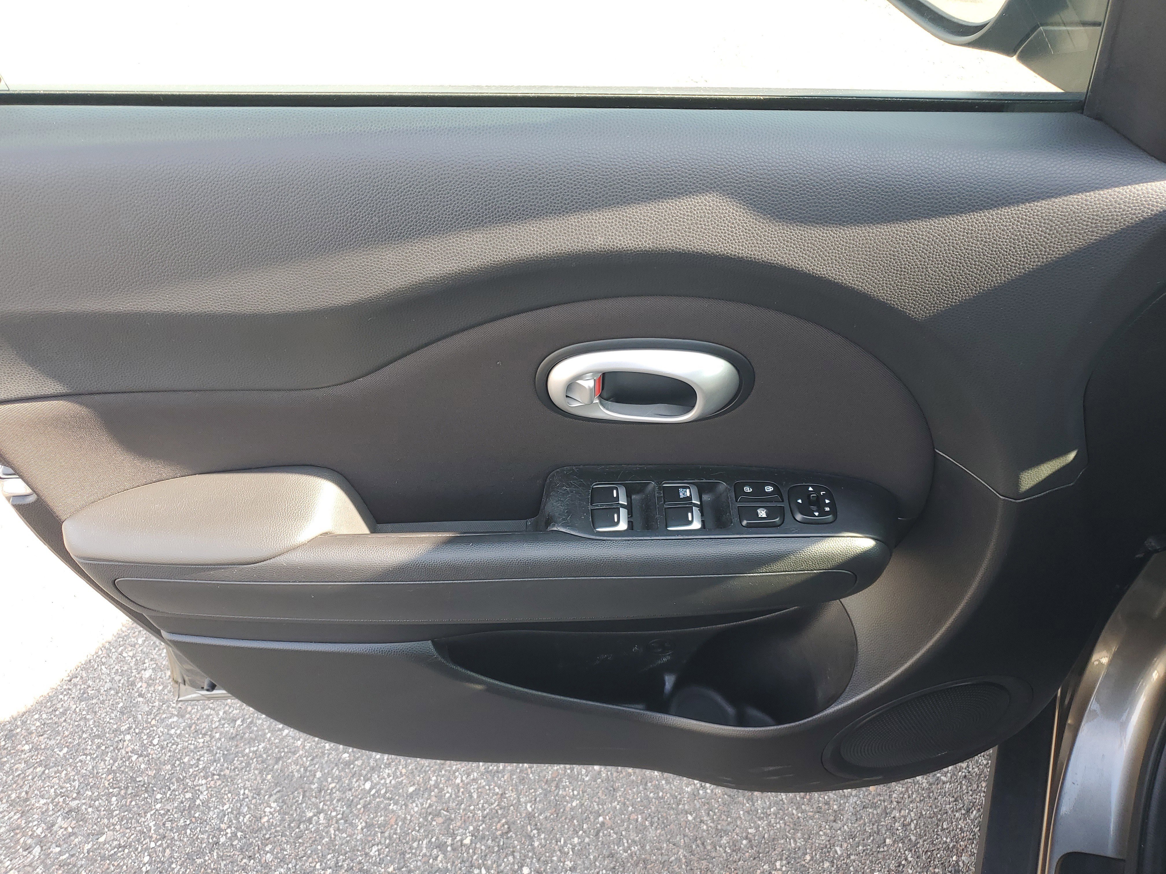 Used 2019 Kia Soul Base image 19