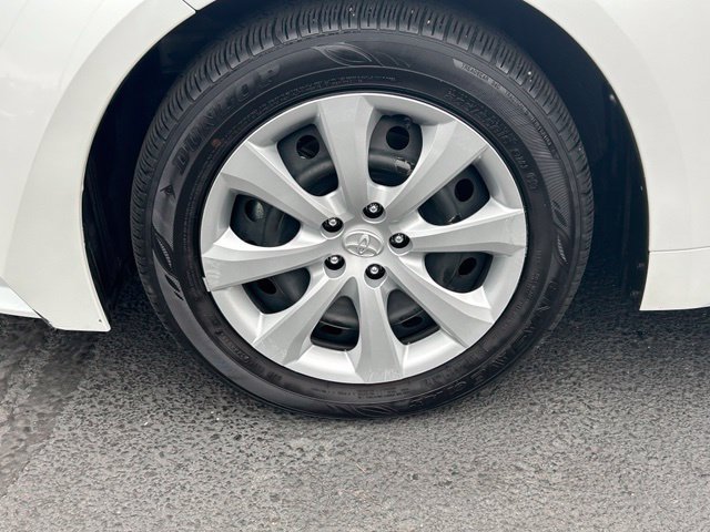 Used 2025 Toyota Corolla LE FWD image 18