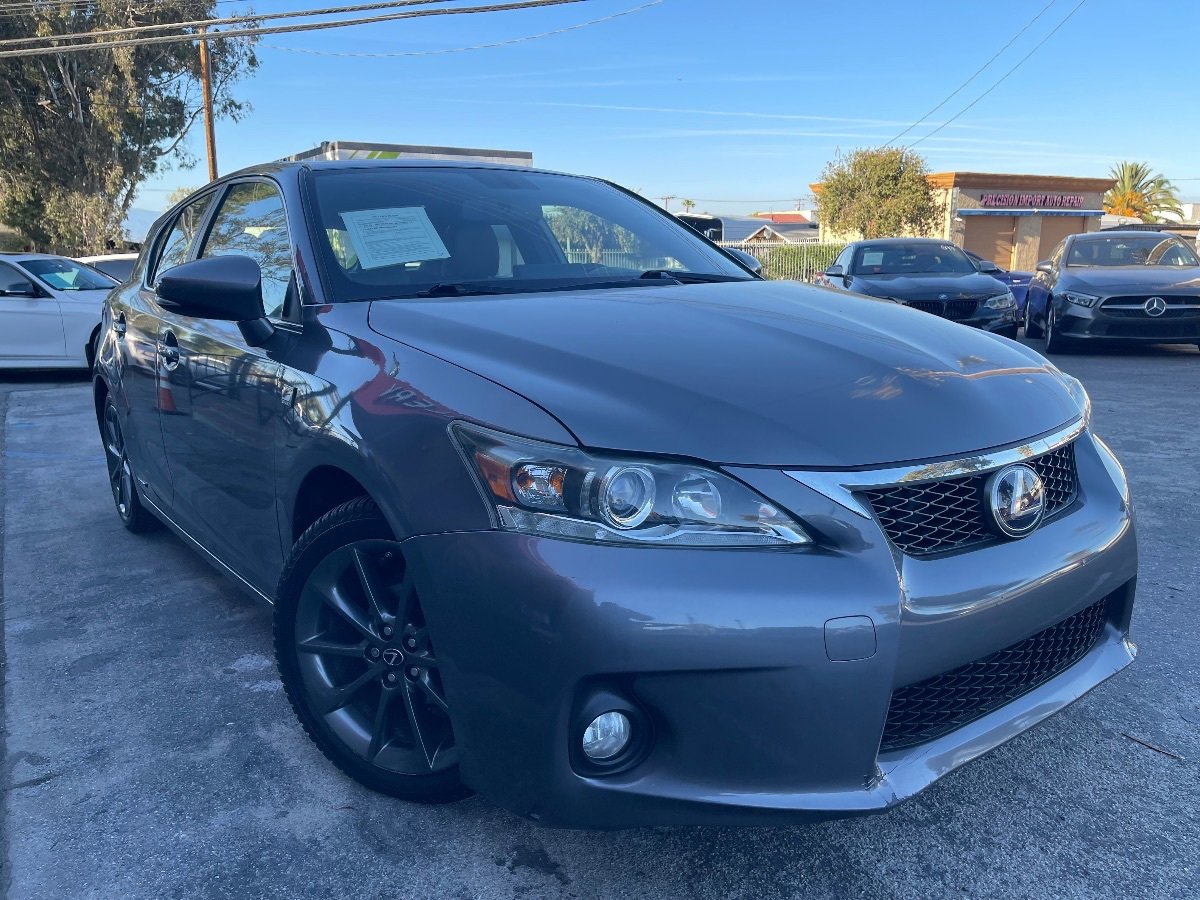 Used 2013 Lexus CT 200h w/ F Sport Pkg w/Nuluxe Trim FWD image 3