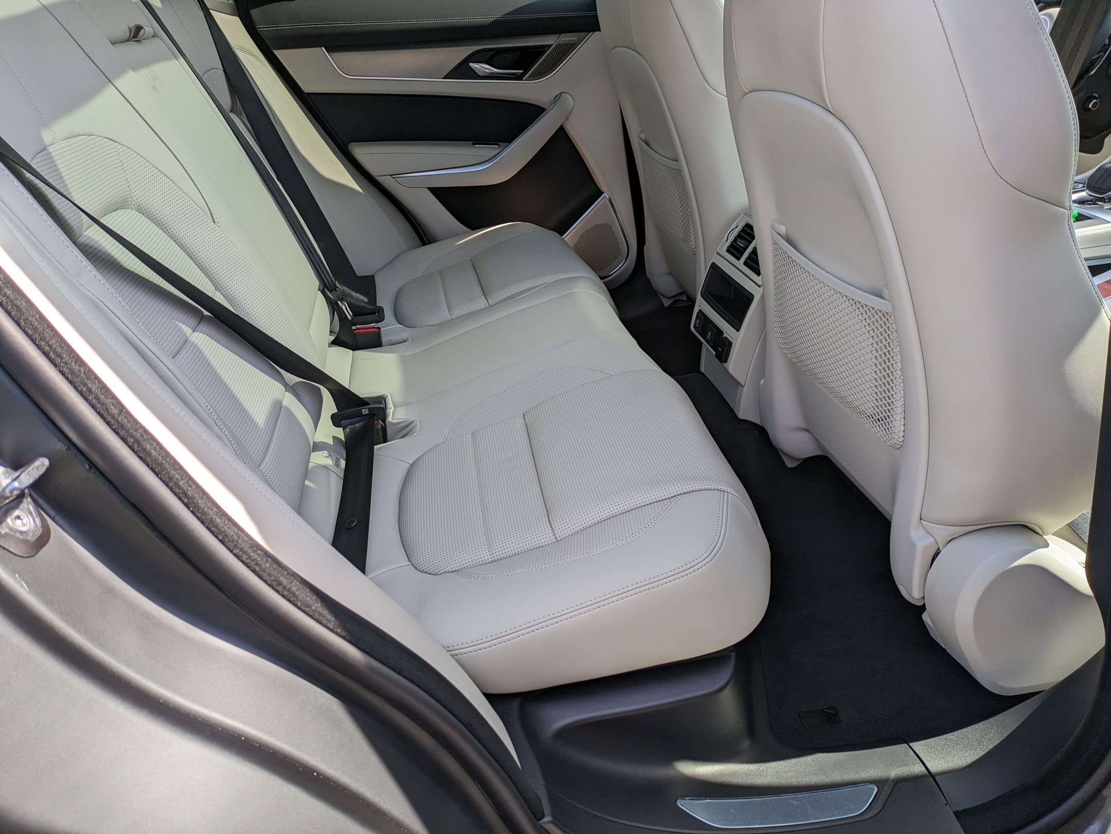 New 2026 Jaguar F-PACE R-Dynamic S image 27