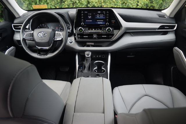 Used 2021 Toyota Highlander XLE FWD image 8