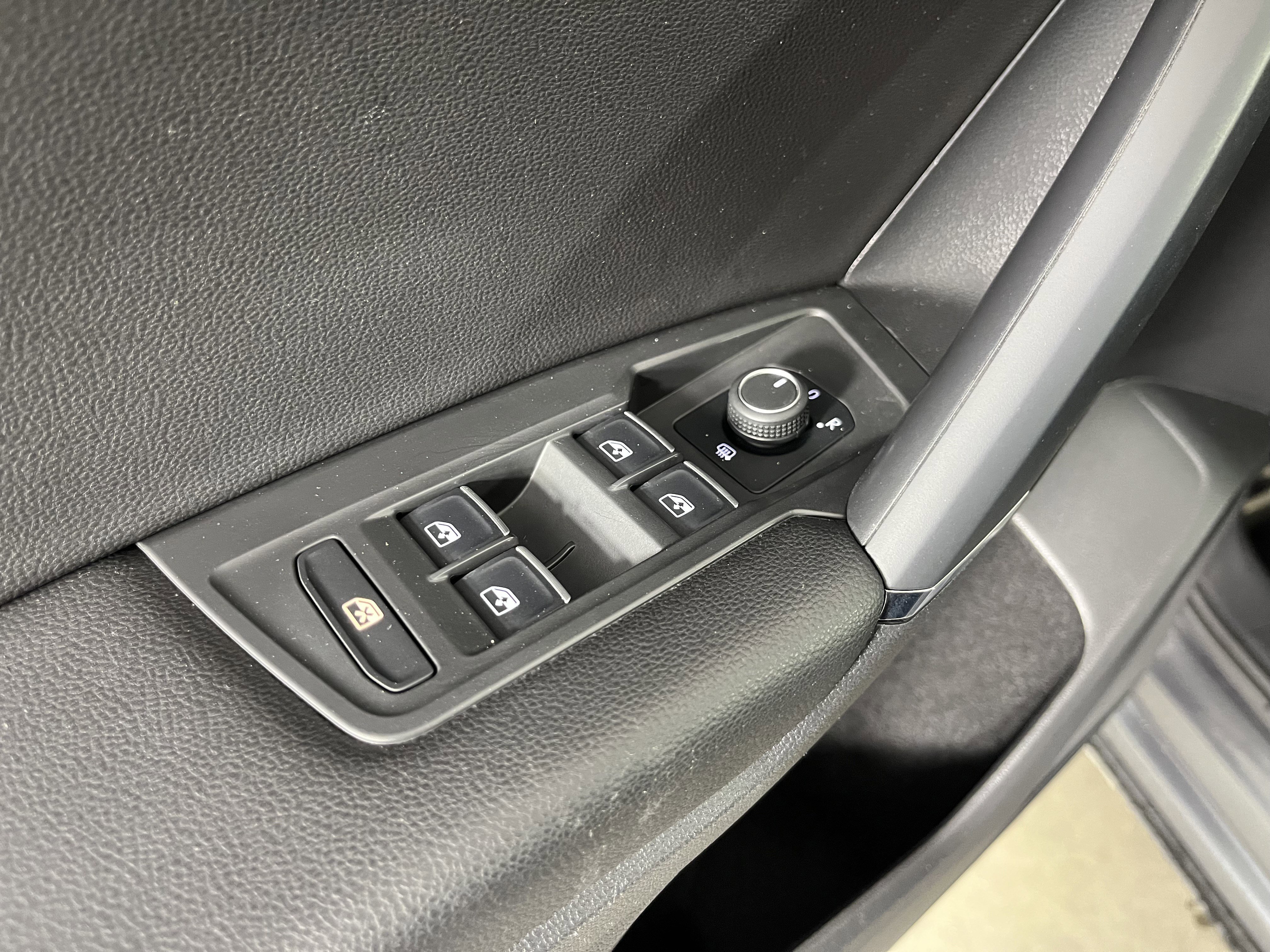 Used 2020 Volkswagen Tiguan SE R-Line image 19