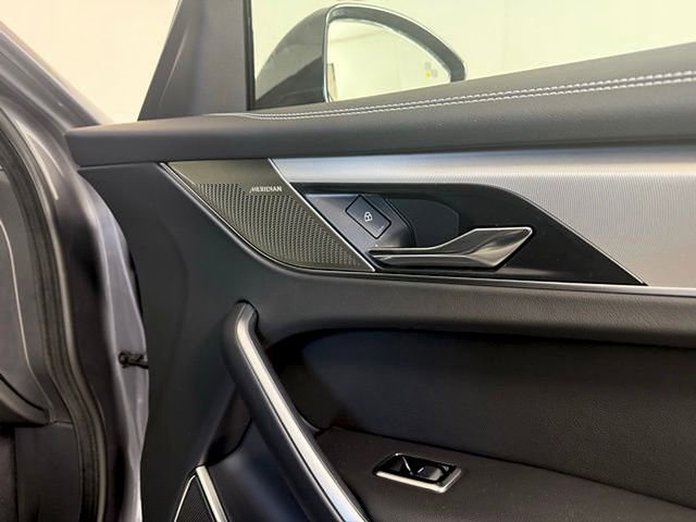 Certified 2025 Jaguar F-PACE R-Dynamic S image 33