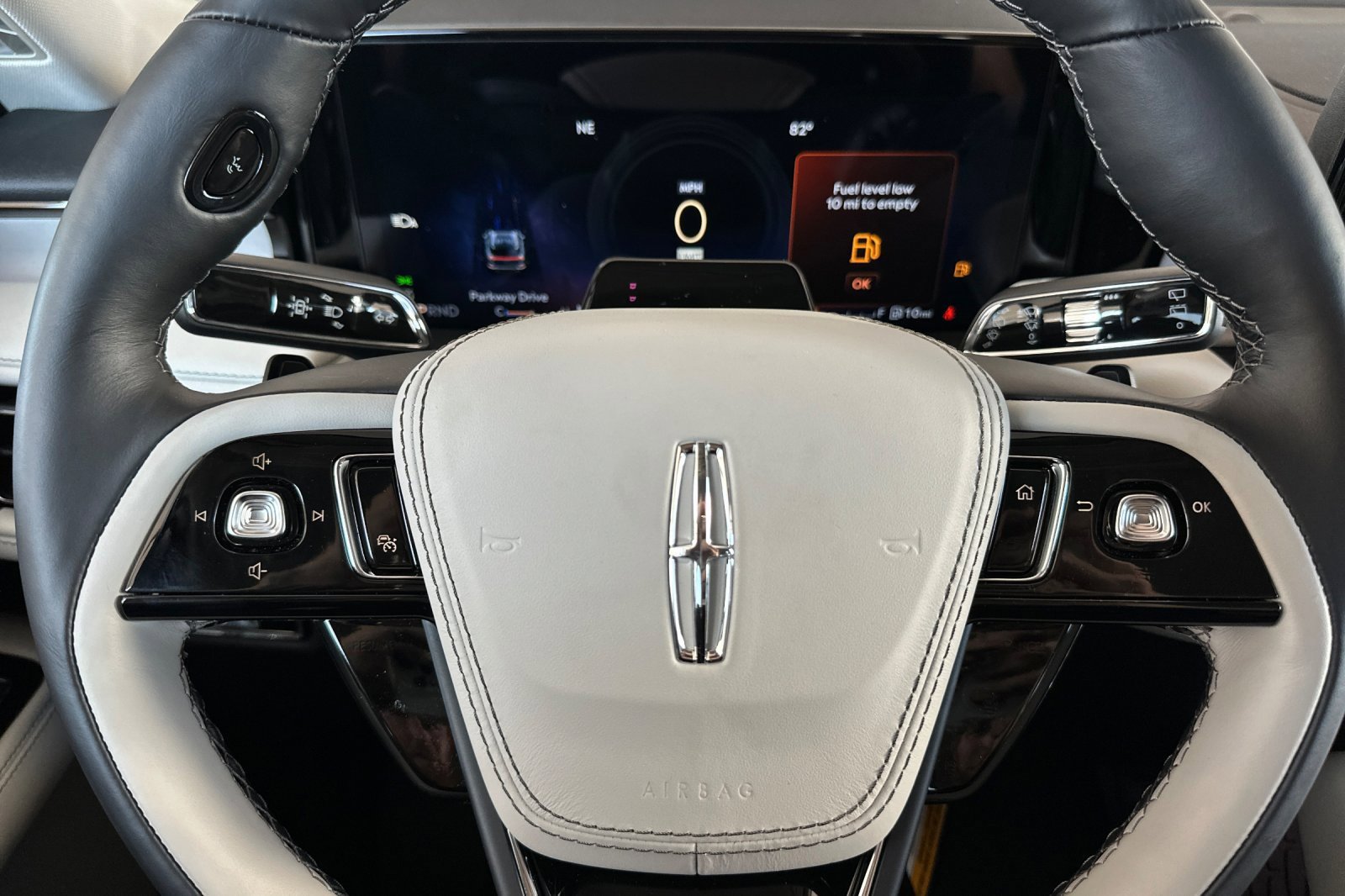 New 2025 Lincoln Aviator Reserve w/ Luxury Package image 24