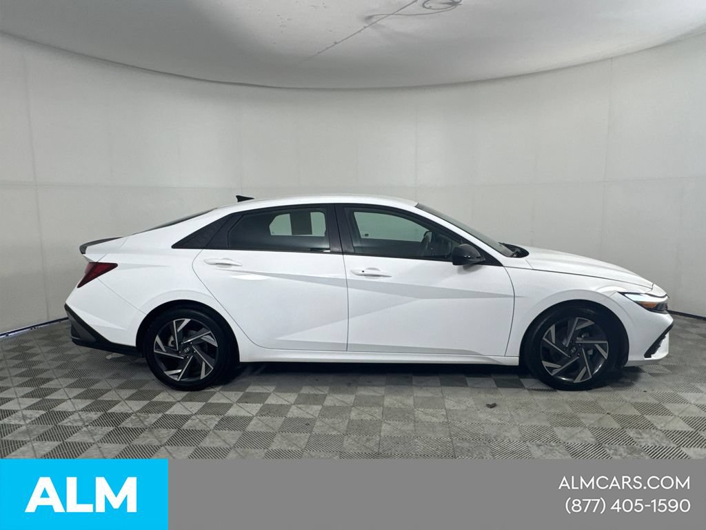 Used 2025 Hyundai Elantra Sport FWD image 5