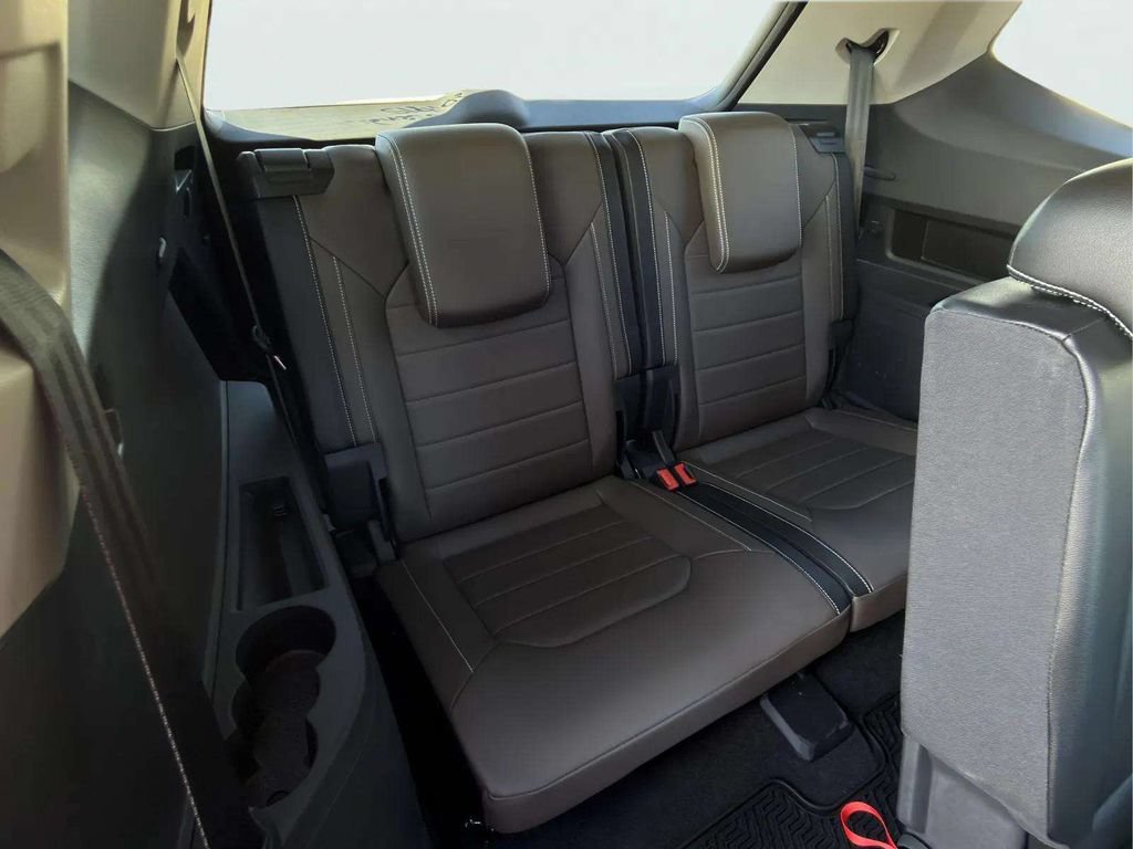 Used 2024 Volkswagen Atlas SEL AWD/4WD image 13