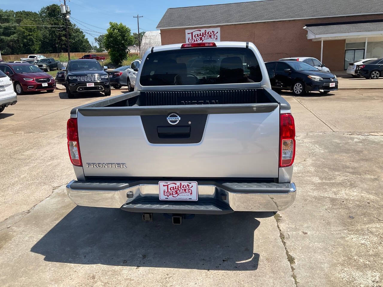 Used 2015 Nissan Frontier S RWD image 4