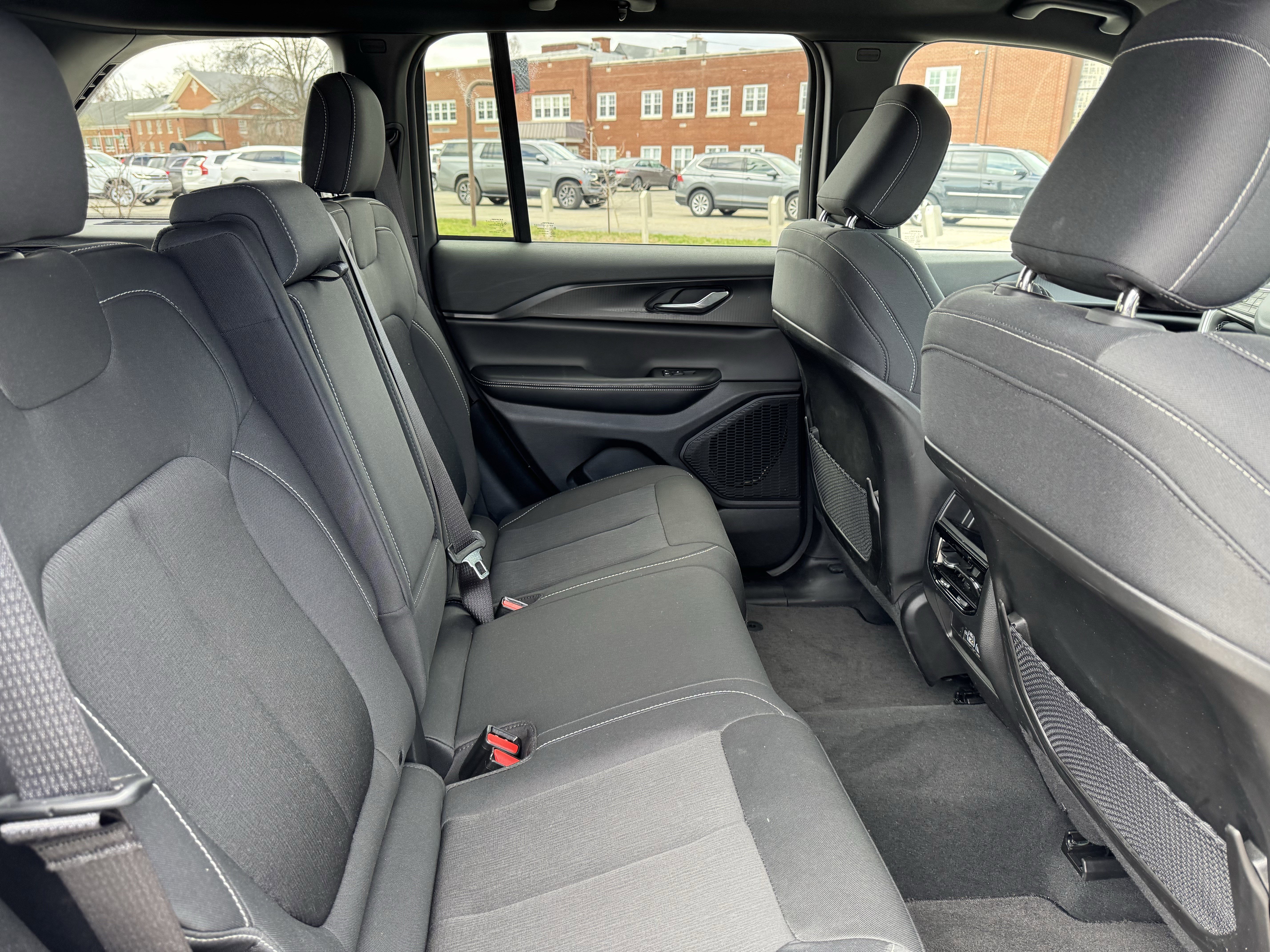 Used 2024 Jeep Grand Cherokee Laredo w/ MOPAR Finishing Package image 33