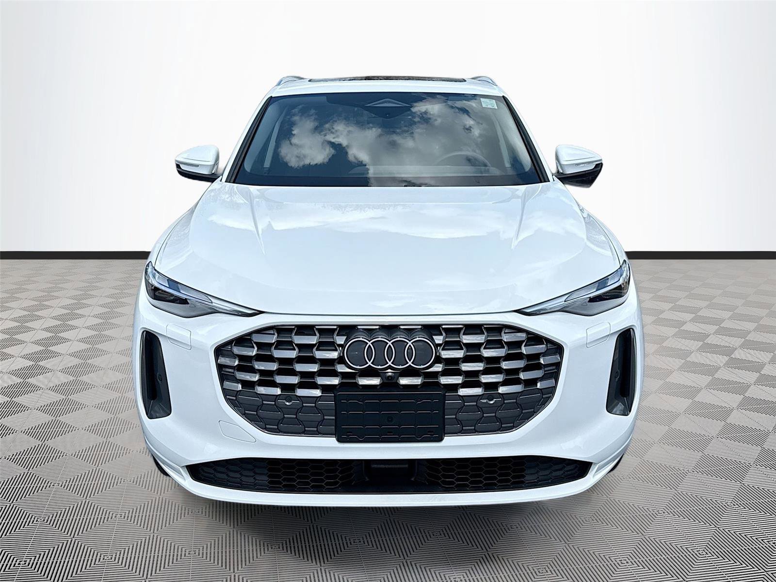 Certified 2025 Audi Q5 Premium w/ Convenience Package image 2