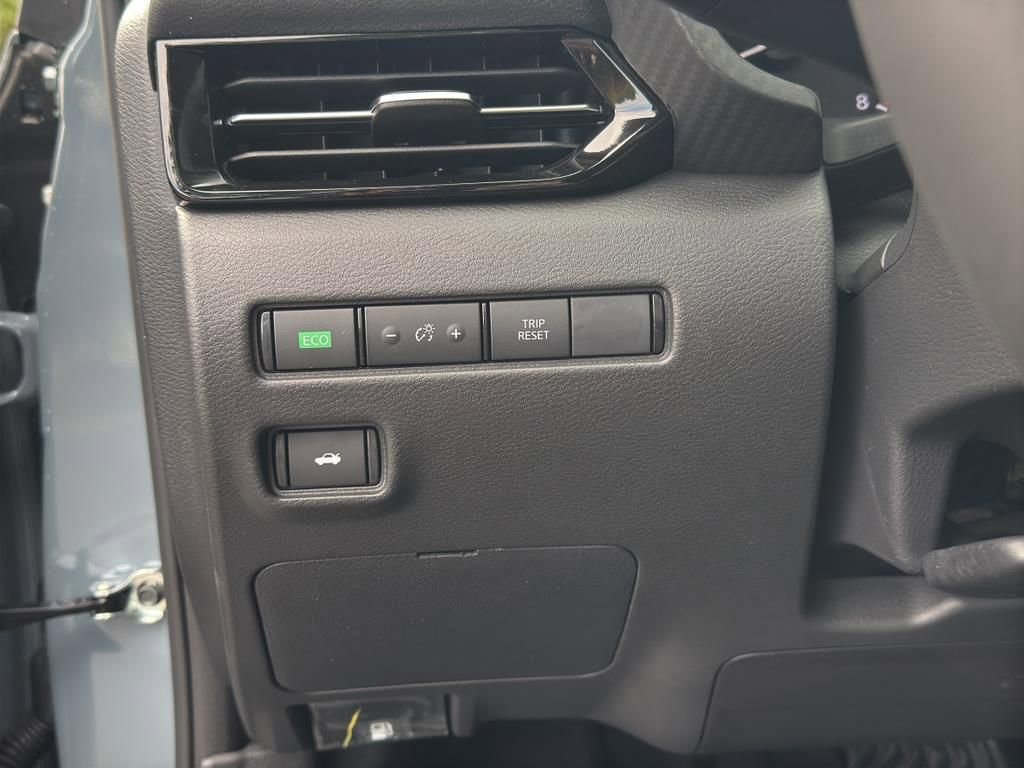 New 2025 Nissan Sentra SR image 22