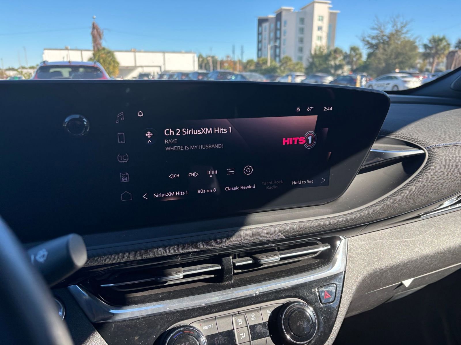 Used 2025 Buick Envista Sport Touring image 21