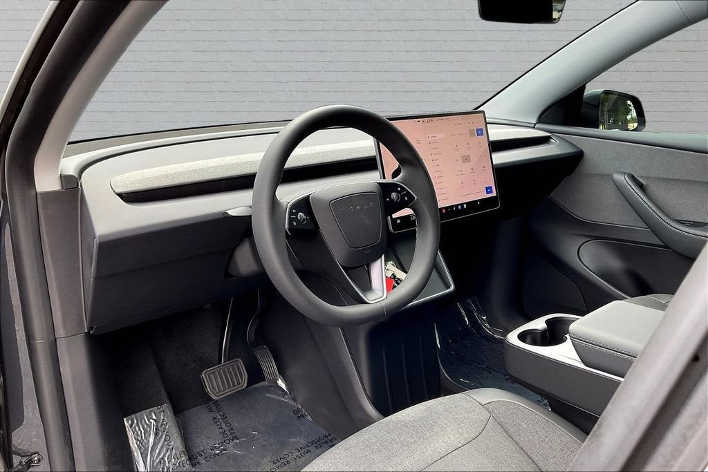 Used 2026 Tesla Model Y 2WD image 16