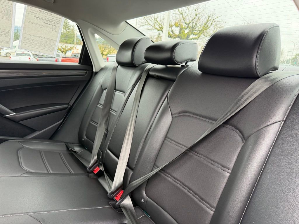 Used 2020 Volkswagen Passat 2.0T R-Line image 31