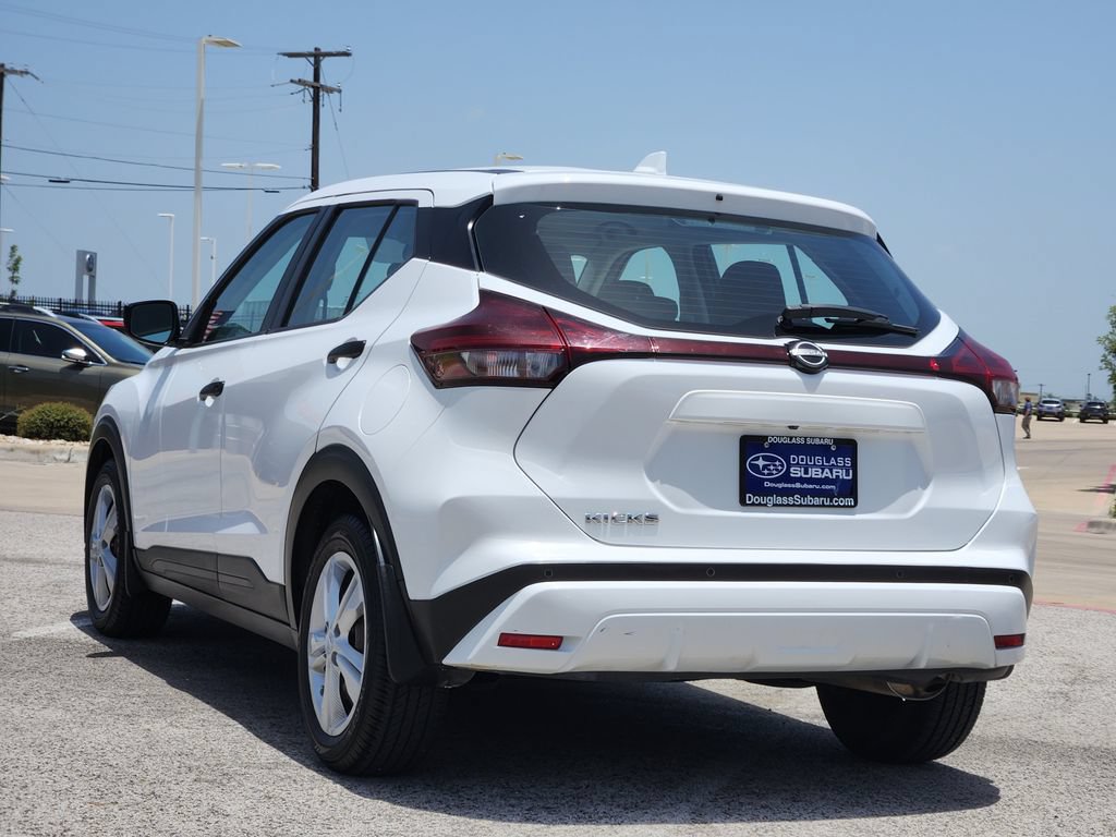 Used 2022 Nissan Kicks S FWD image 4