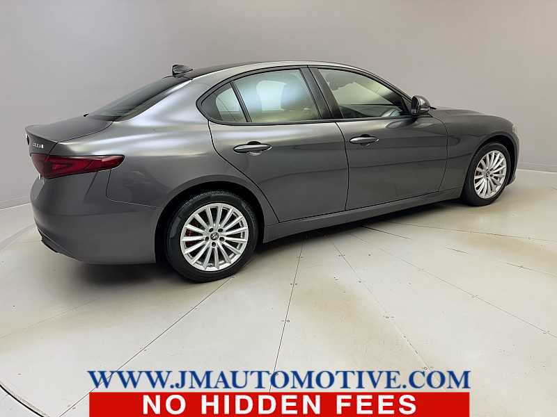 Used 2022 Alfa Romeo Giulia Sprint image 5
