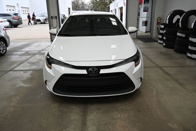Used 2023 Toyota Corolla LE FWD image 2