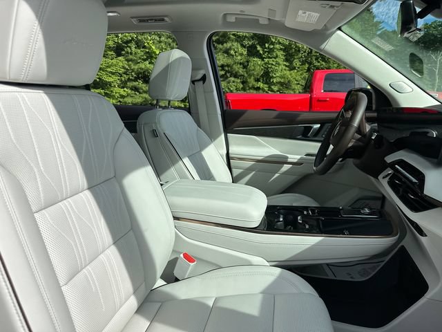 Used 2025 Buick Enclave Avenir w/ Super Cruise Package AWD/4WD image 17