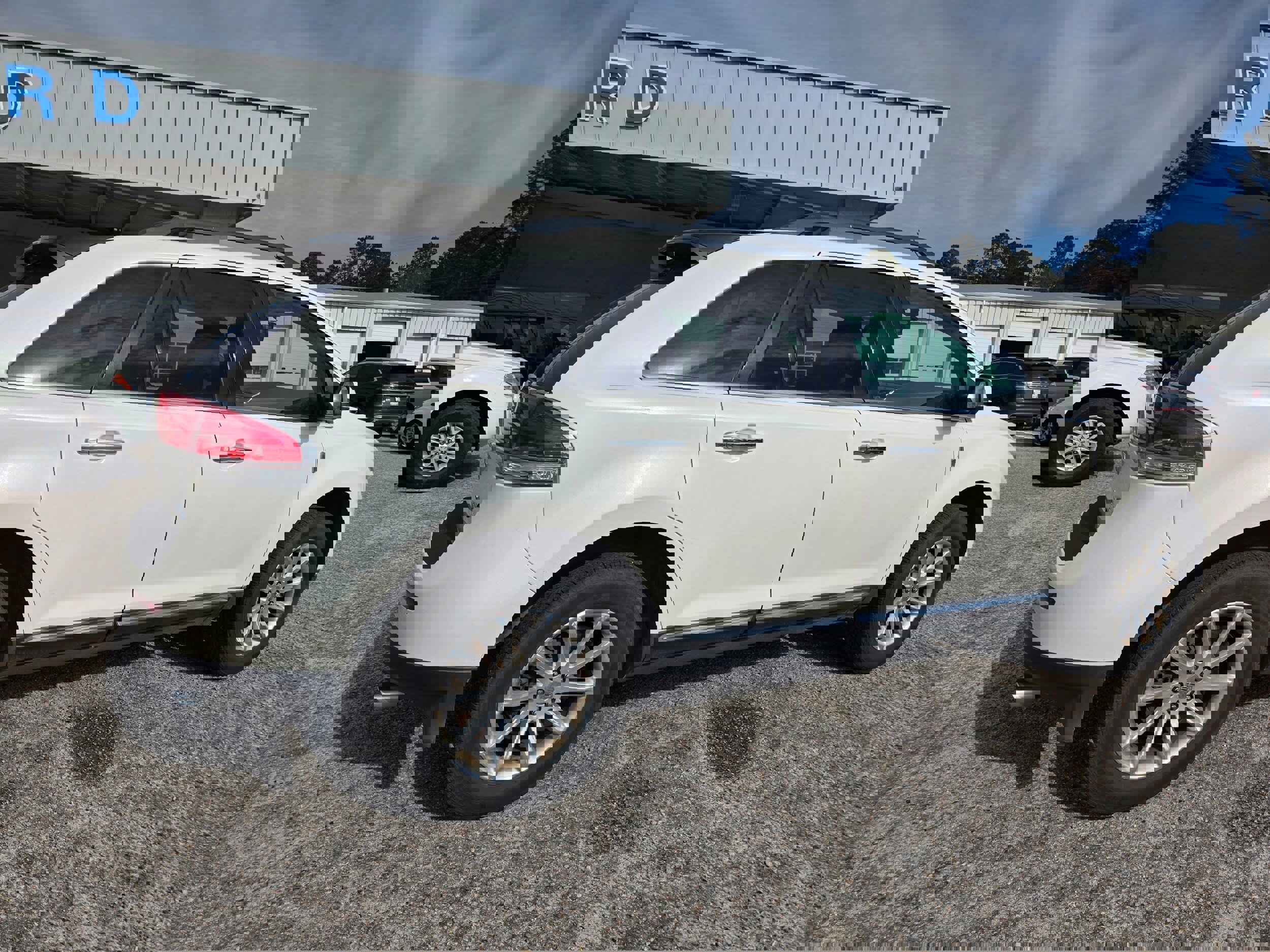 Used 2013 Lincoln MKX FWD image 3