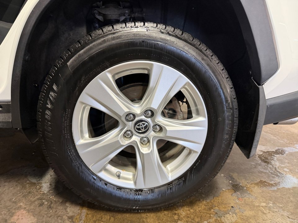 Used 2019 Toyota RAV4 XLE AWD/4WD image 26