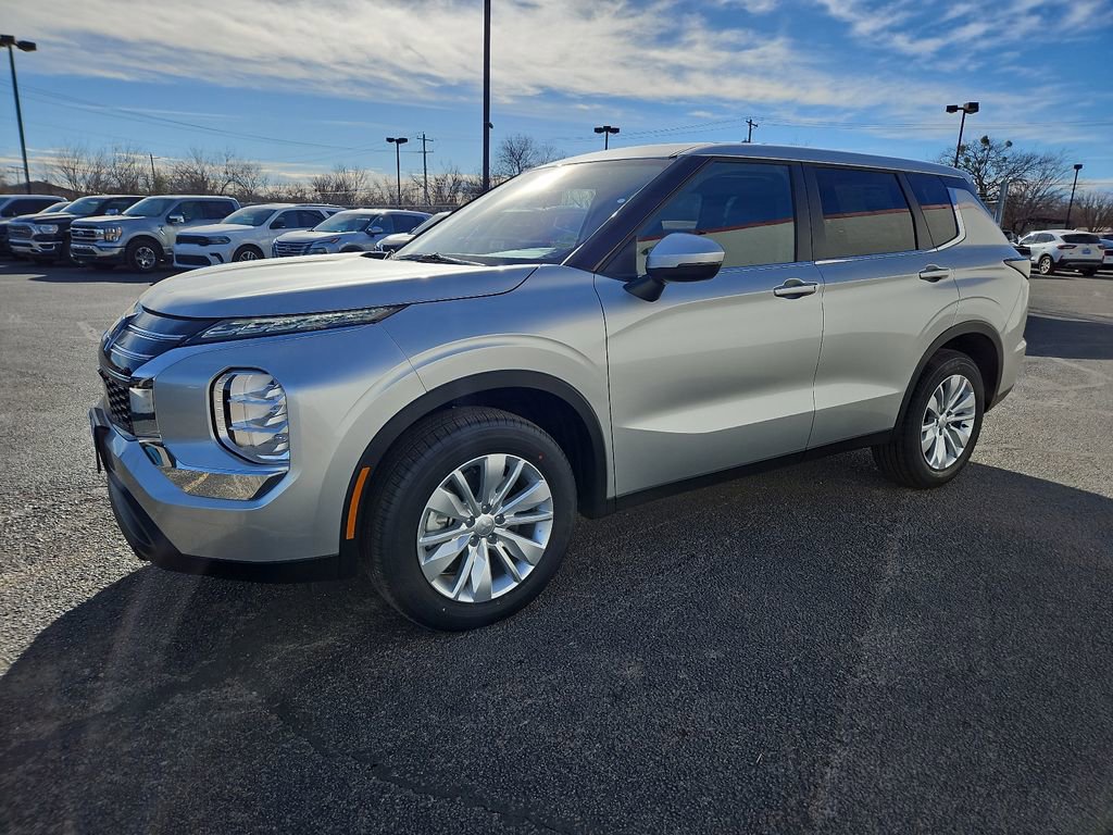 New 2026 Mitsubishi Outlander ES image 5