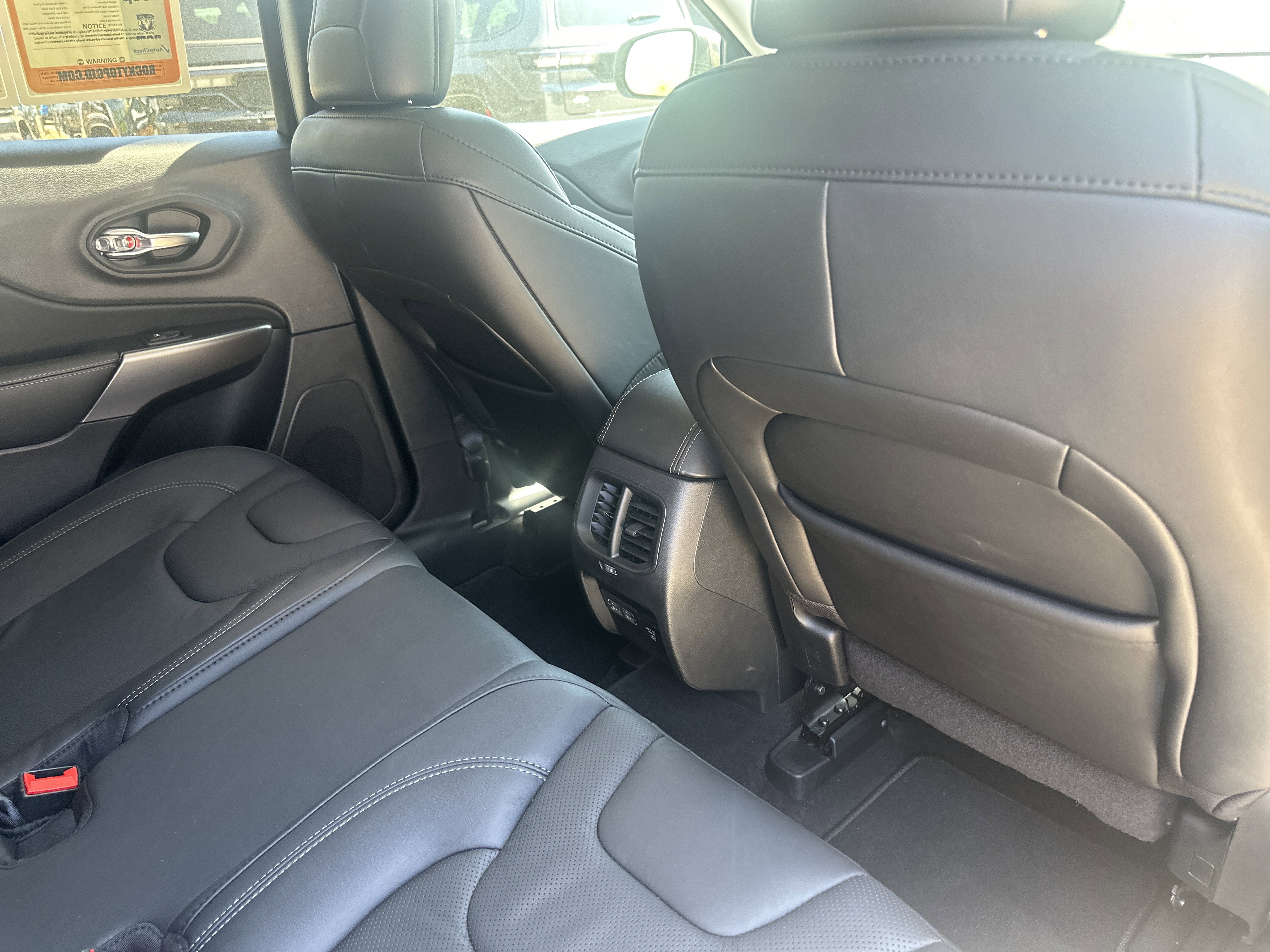 Used 2021 Jeep Cherokee Latitude Lux w/ Comfort/Convenience Group AWD/4WD image 27