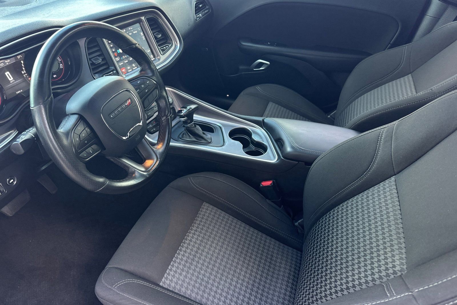 Used 2020 Dodge Challenger SXT w/ Driver Convenience Group RWD image 10
