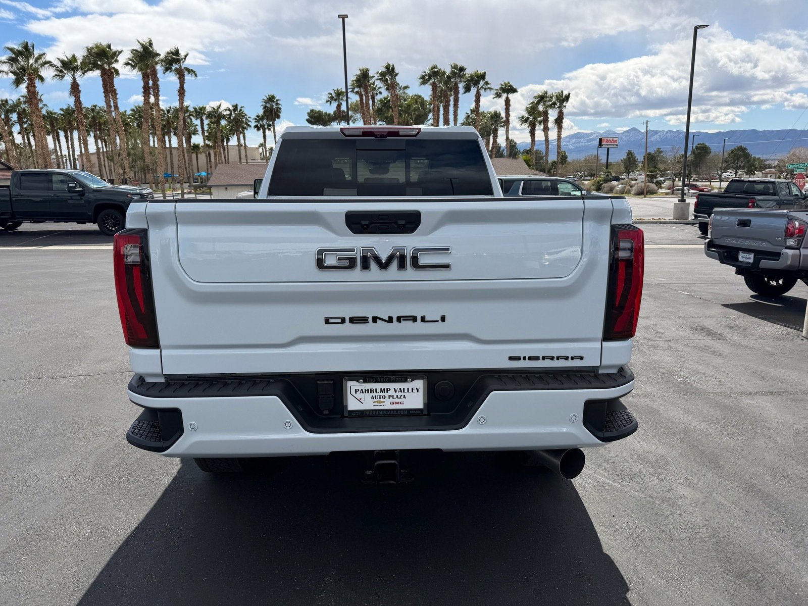 New 2026 GMC Sierra 3500 Denali Ultimate w/ LPO, Black Badging Package image 4