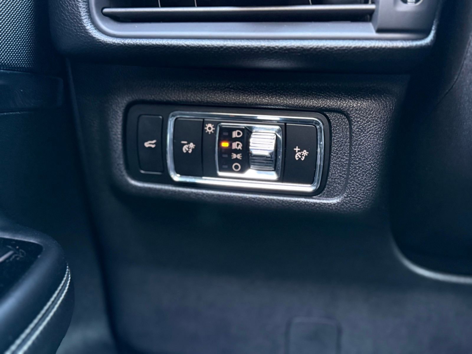 Used 2023 Lincoln Corsair Reserve w/ Equipment Group 202A image 18