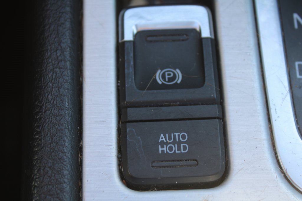 Used 2017 Volkswagen Touareg Wolfsburg Edition image 38