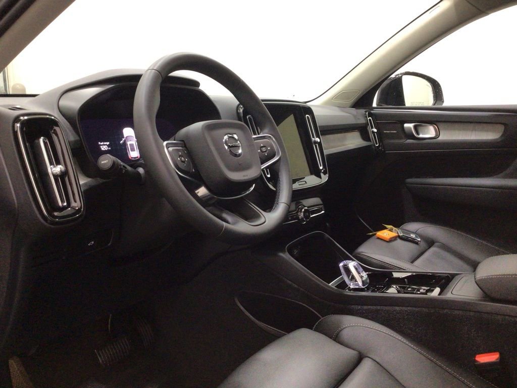 Used 2024 Volvo XC40 B5 Ultimate w/ Climate Package AWD/4WD image 9
