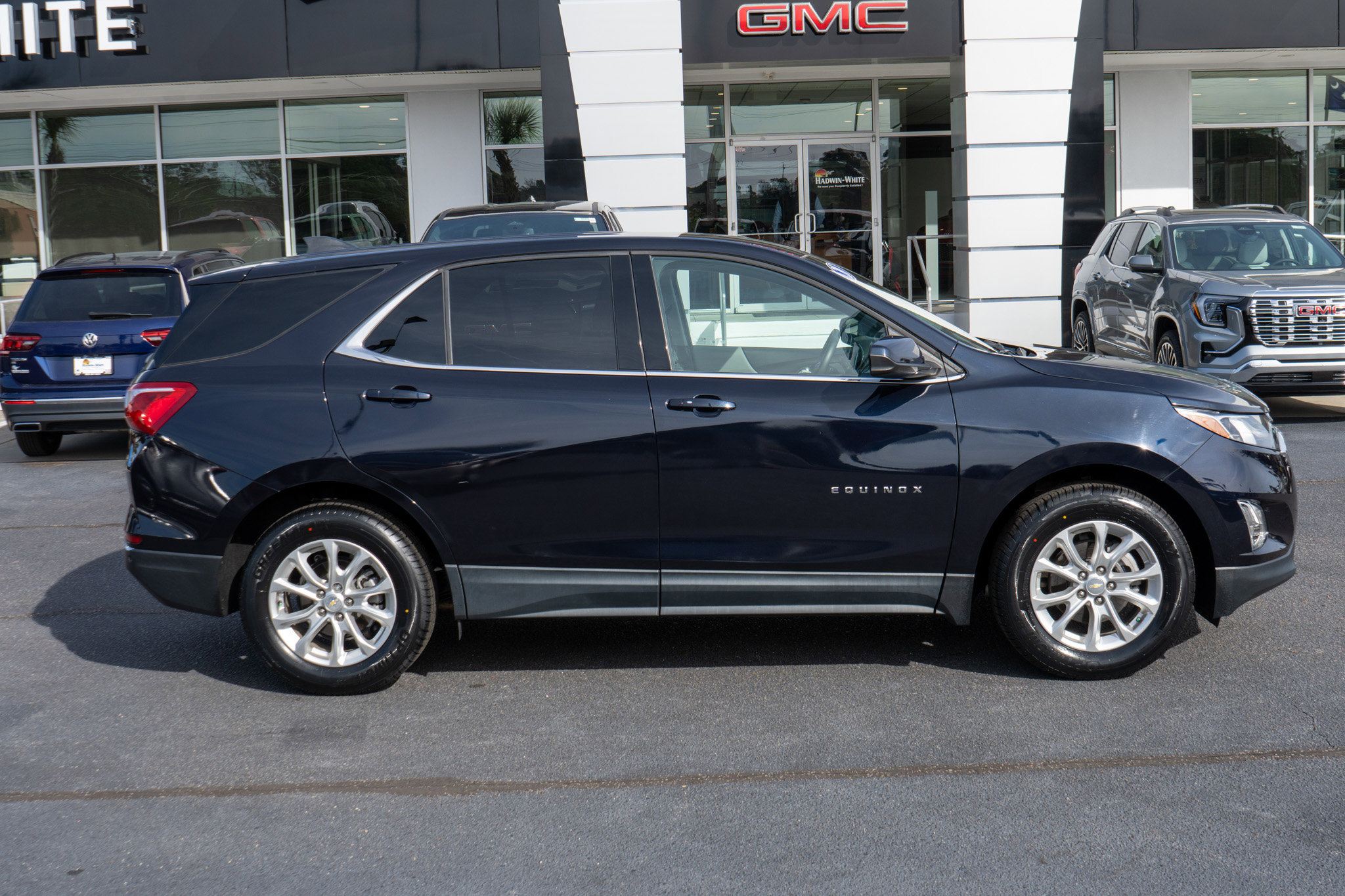 Used 2020 Chevrolet Equinox LT image 2