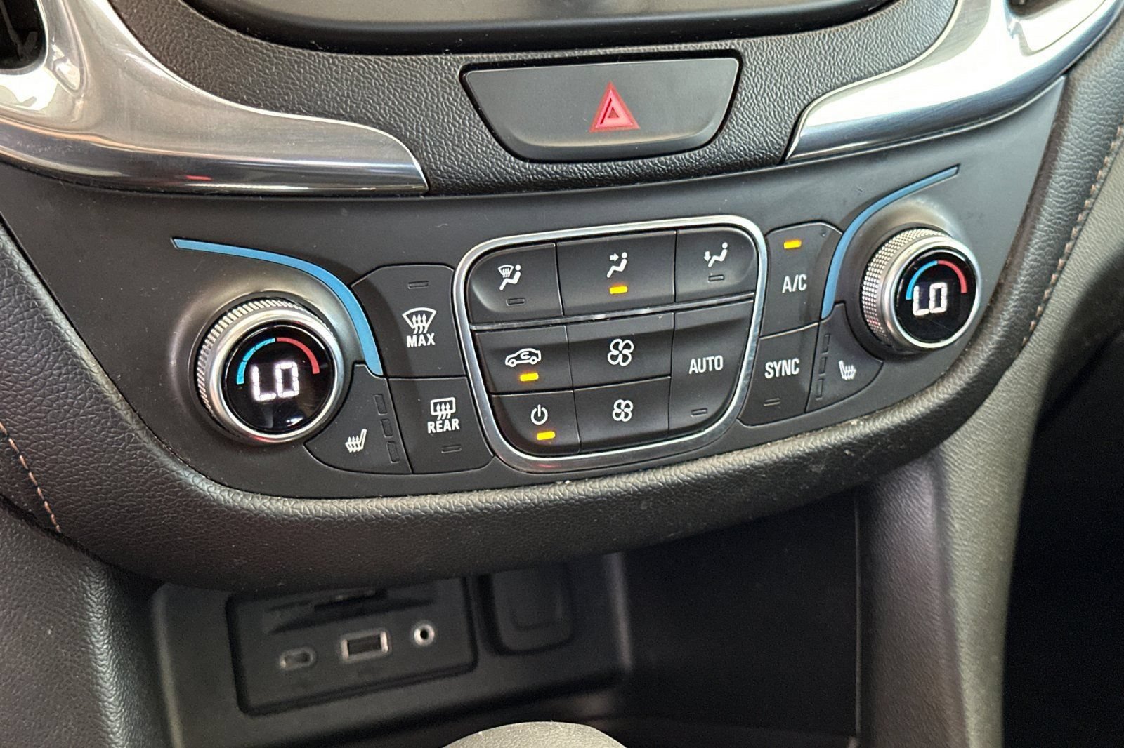 Used 2020 Chevrolet Equinox Premier w/ Premier Redline Edition FWD image 20