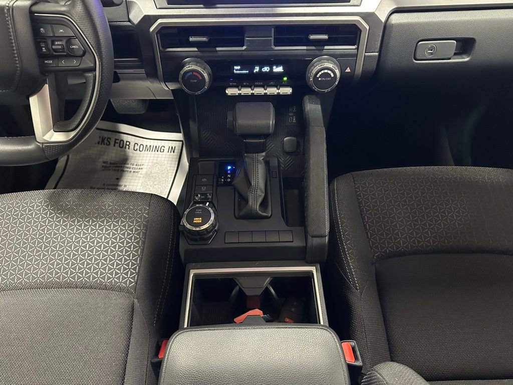 Used 2025 Toyota 4Runner SR5 AWD/4WD image 37