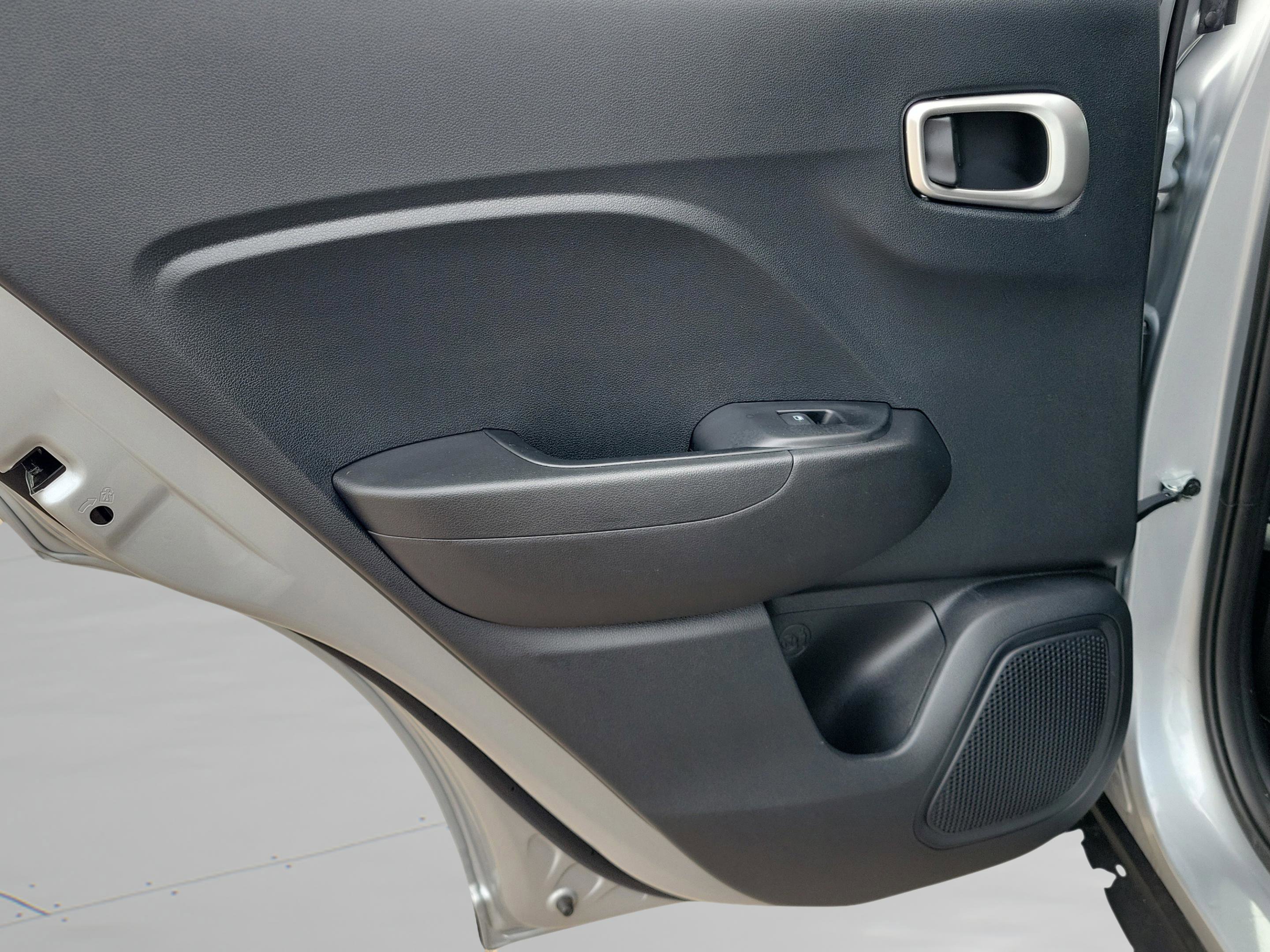 Certified 2023 Hyundai Venue SE image 9