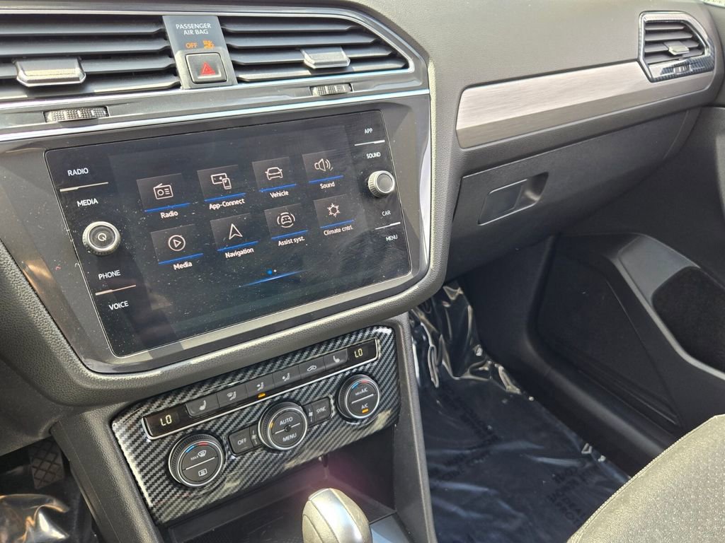 Certified 2021 Volkswagen Tiguan SE FWD image 22