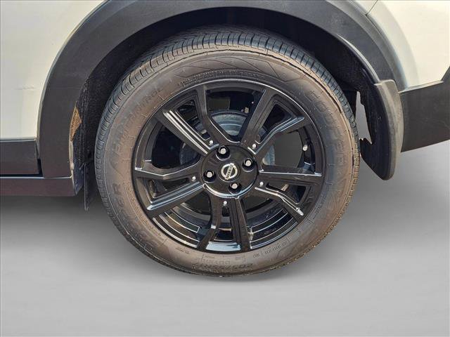 Used 2020 Nissan Kicks SR w/ SR Premium Package FWD image 9