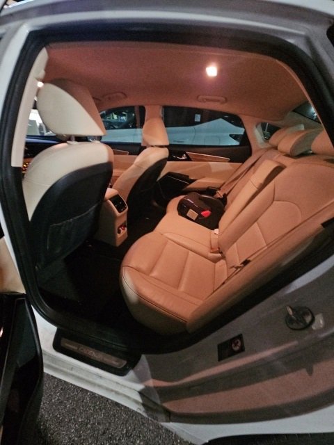 Used 2017 Kia Cadenza Premium image 6