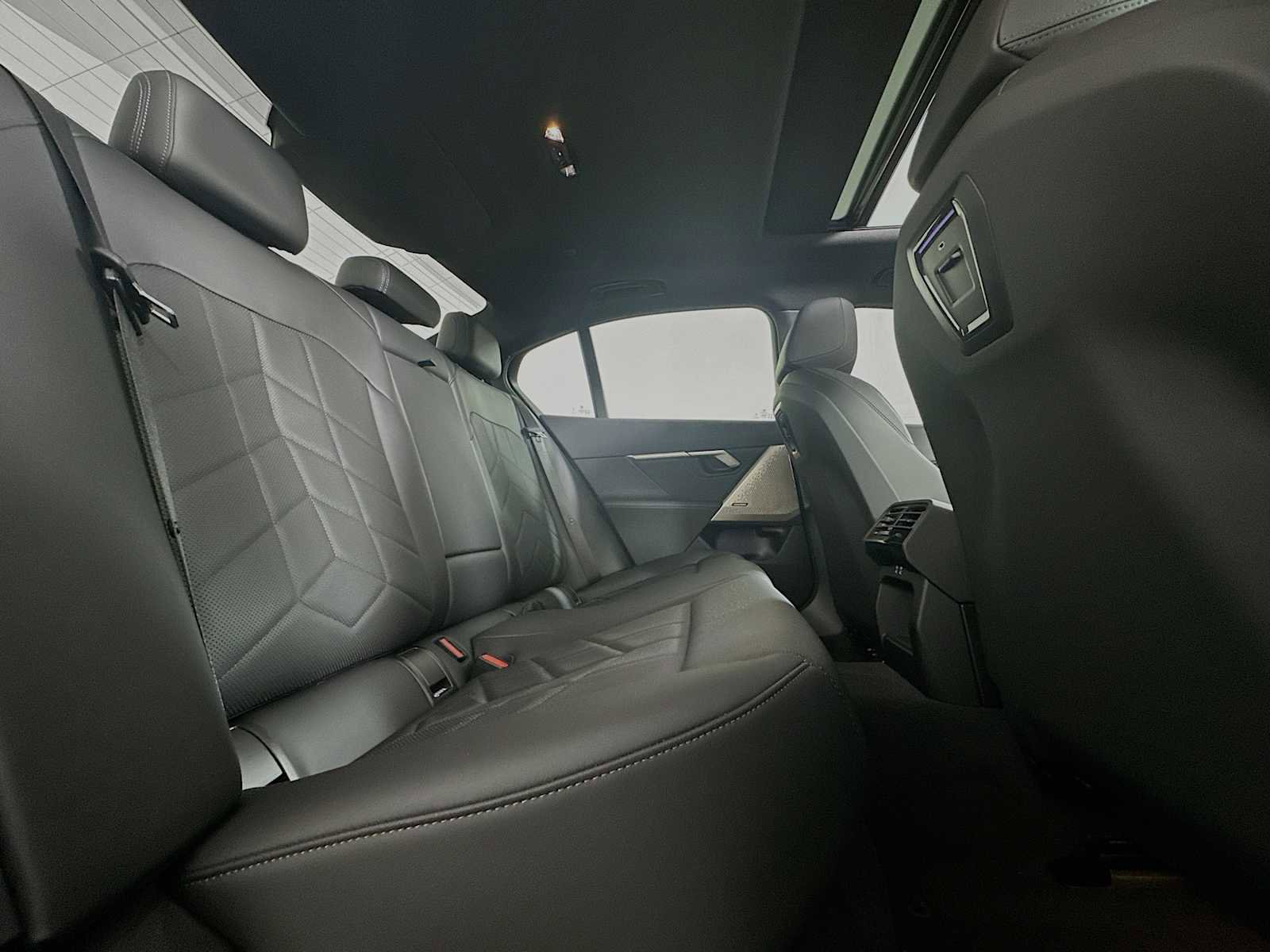 Used 2025 BMW i5 eDrive40i w/ Premium Package image 26