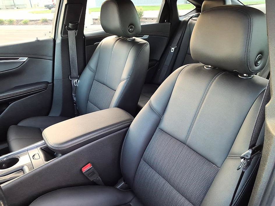 Used 2018 Chevrolet Impala LT FWD image 16