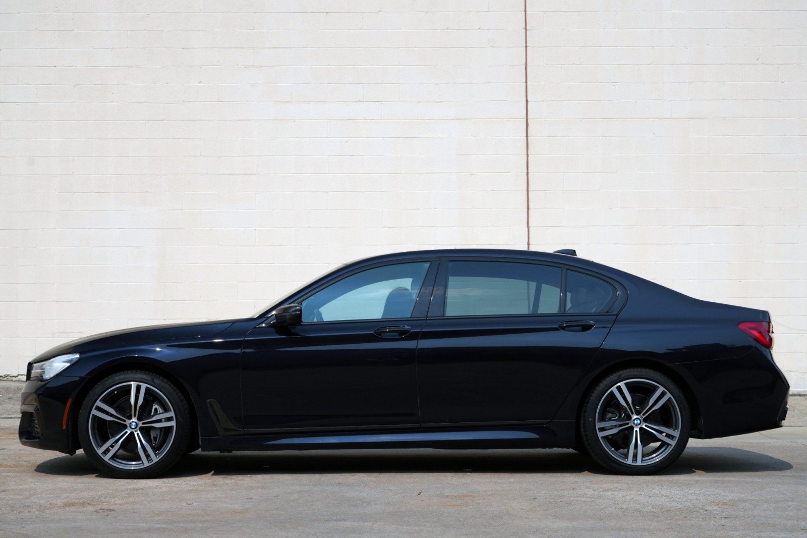 Used 2019 BMW 740i w/ M Sport Package RWD image 9